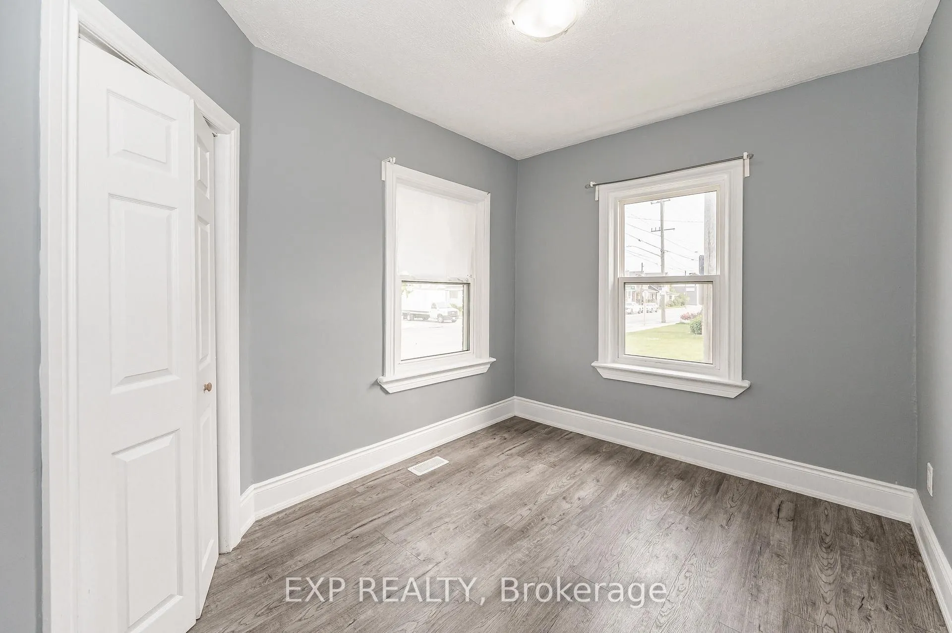 Photo 11 of 140 Gage Avenue N, Hamilton, Crown Point — HOMEH