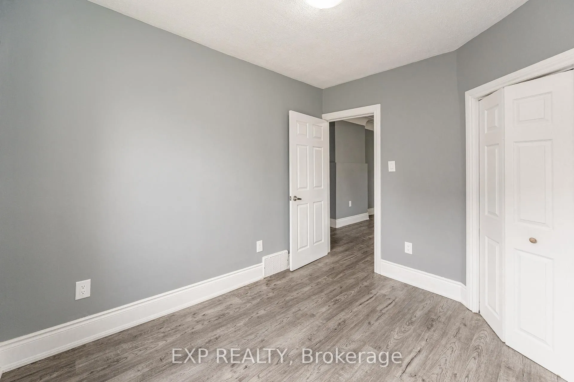 Photo 13 of 140 Gage Avenue N, Hamilton, Crown Point — HOMEH