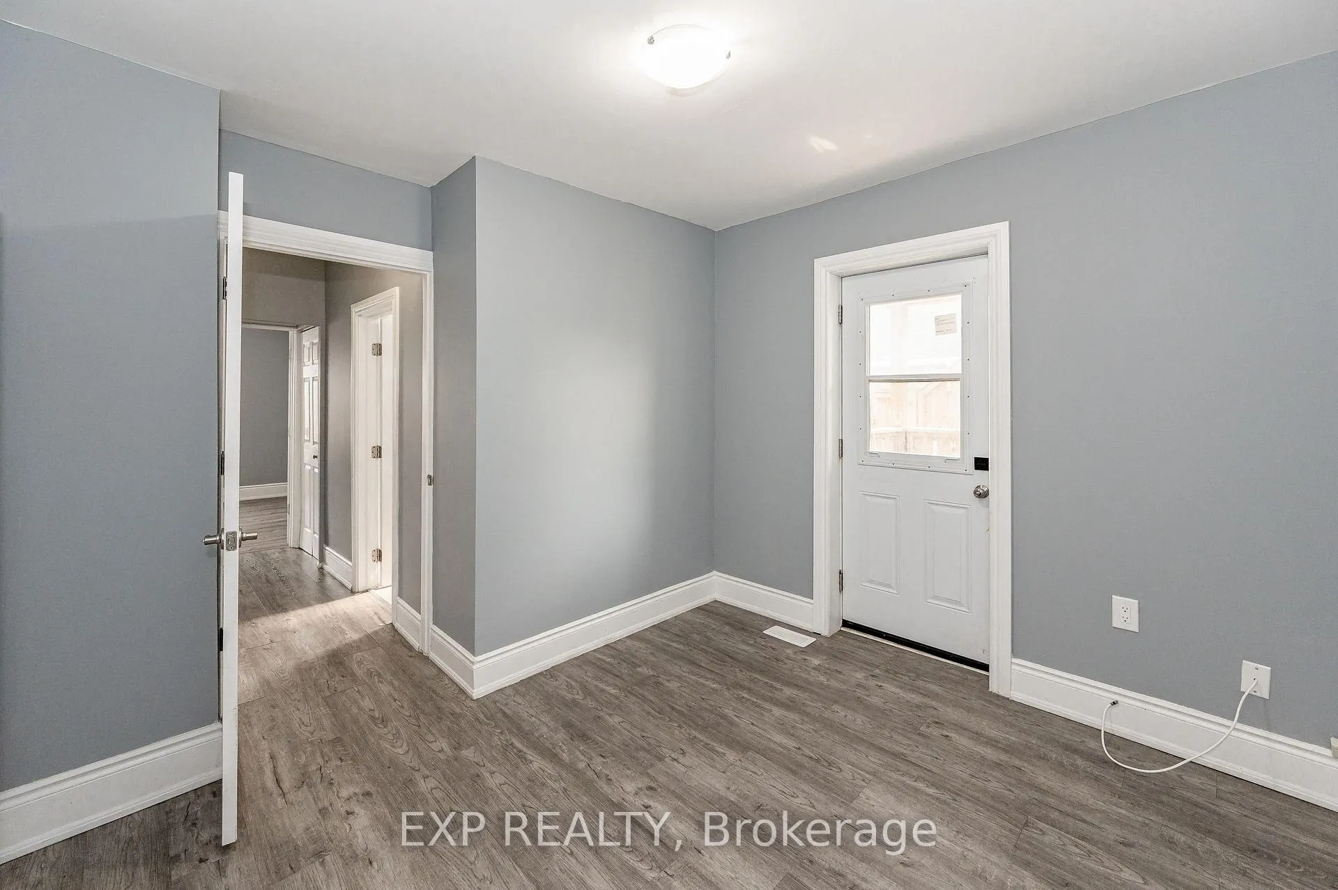 Photo 14 of 140 Gage Avenue N, Hamilton, Crown Point — HOMEH