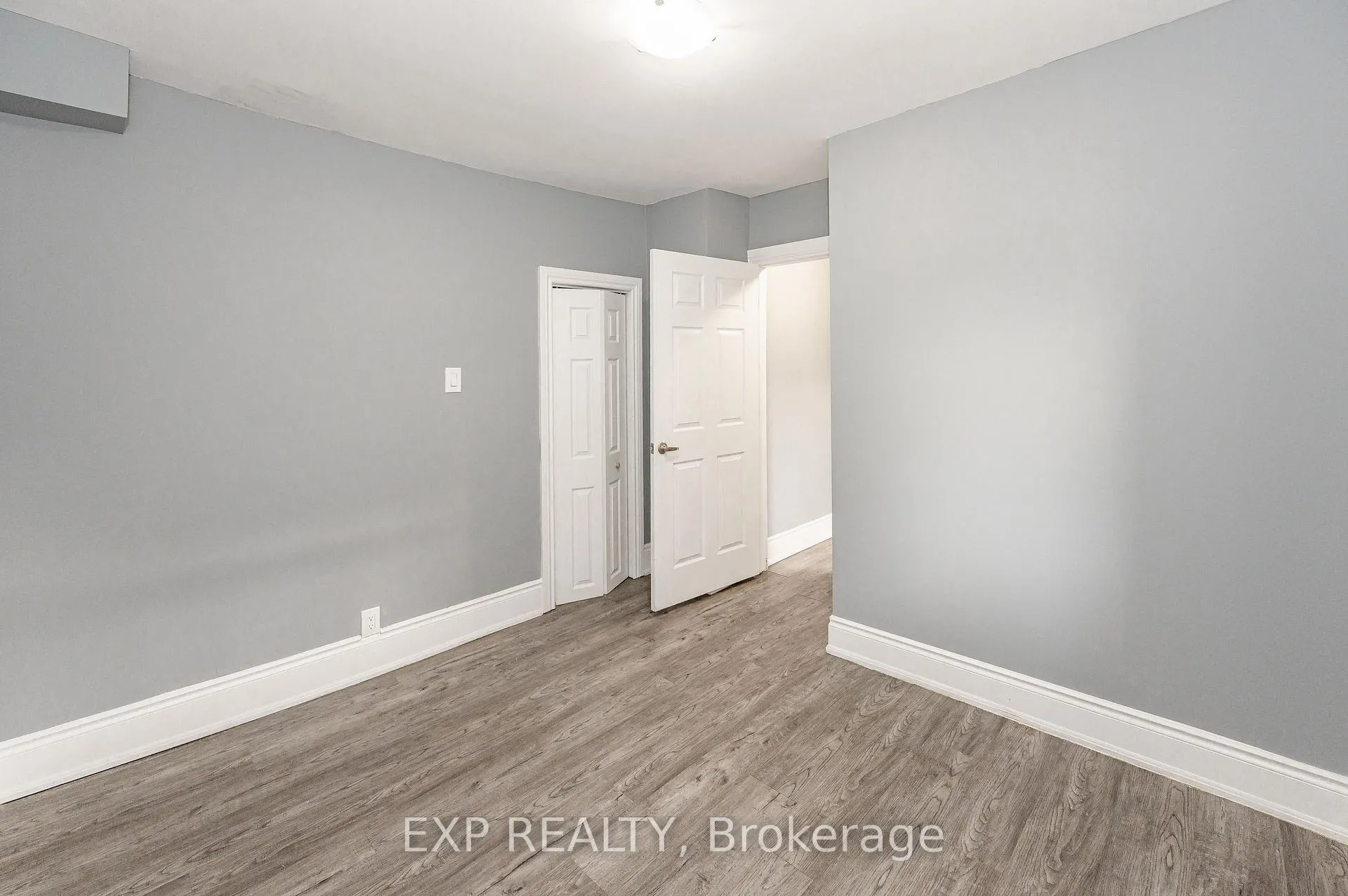 Photo 15 of 140 Gage Avenue N, Hamilton, Crown Point — HOMEH