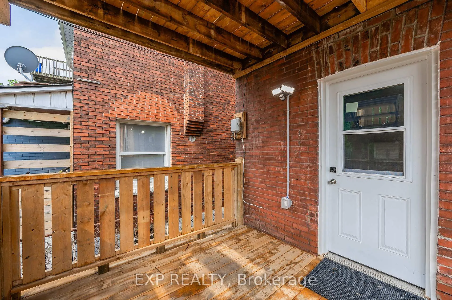 Photo 16 of 140 Gage Avenue N, Hamilton, Crown Point — HOMEH