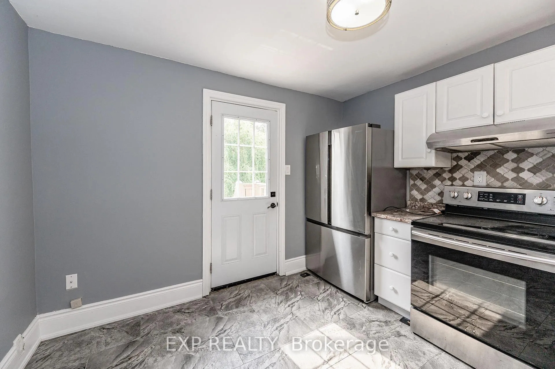 Photo 20 of 140 Gage Avenue N, Hamilton, Crown Point — HOMEH