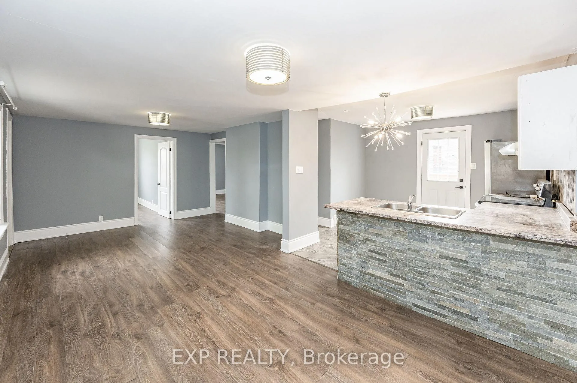 Photo 23 of 140 Gage Avenue N, Hamilton, Crown Point — HOMEH