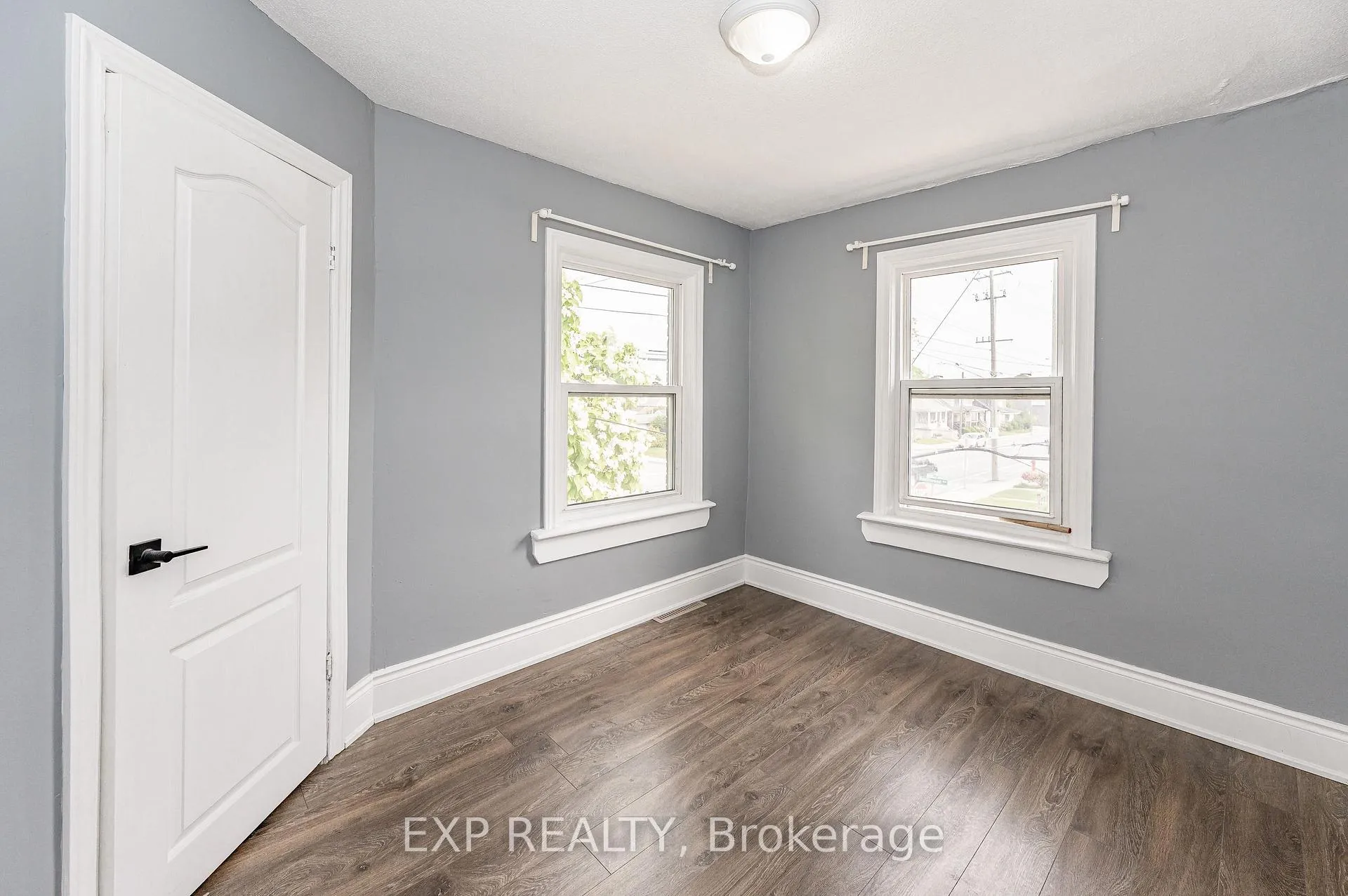 Photo 29 of 140 Gage Avenue N, Hamilton, Crown Point — HOMEH