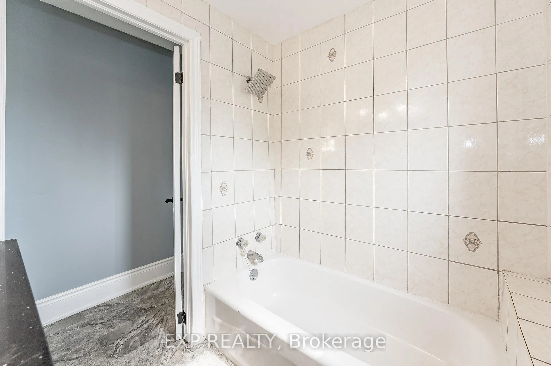 Photo 32 of 140 Gage Avenue N, Hamilton, Crown Point — HOMEH