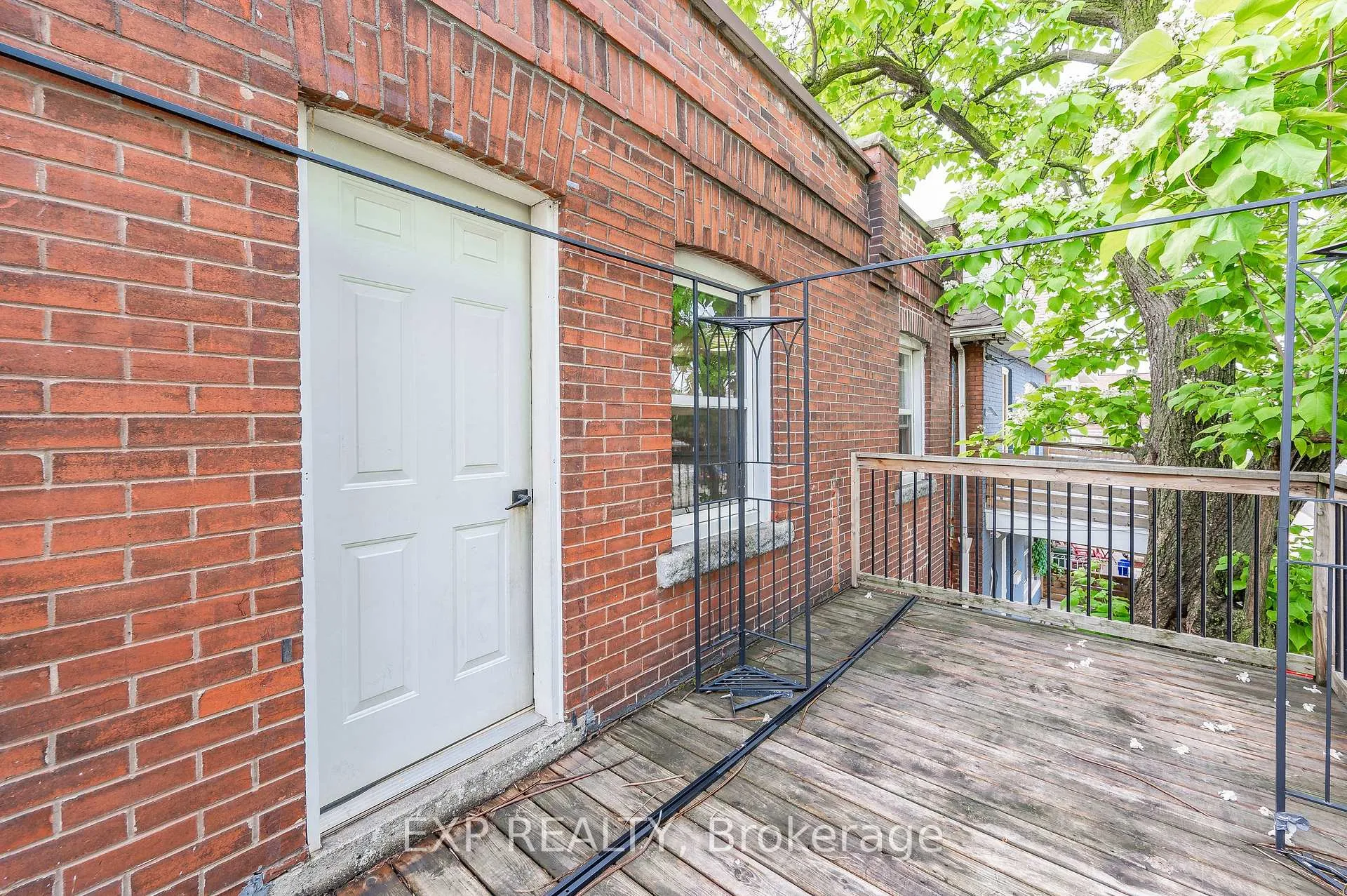 Photo 35 of 140 Gage Avenue N, Hamilton, Crown Point — HOMEH