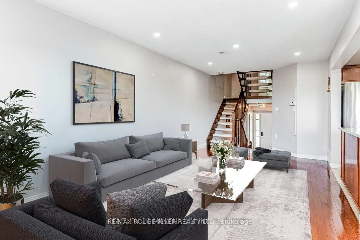 Photo 5 of 10 Fairhaven Drive, Hamilton, Stoney Creek — HOMEH
