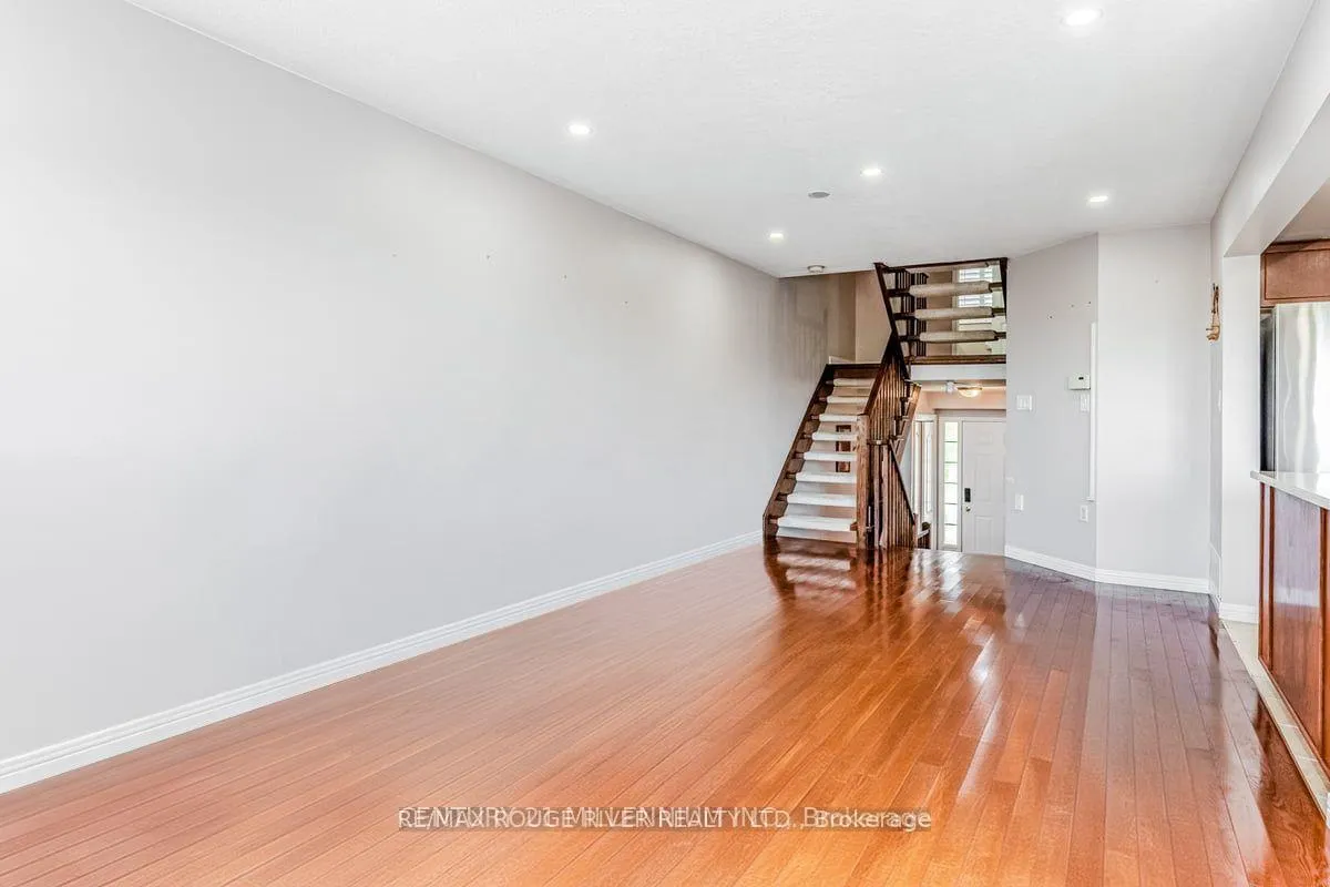 Photo 6 of 10 Fairhaven Drive, Hamilton, Stoney Creek — HOMEH