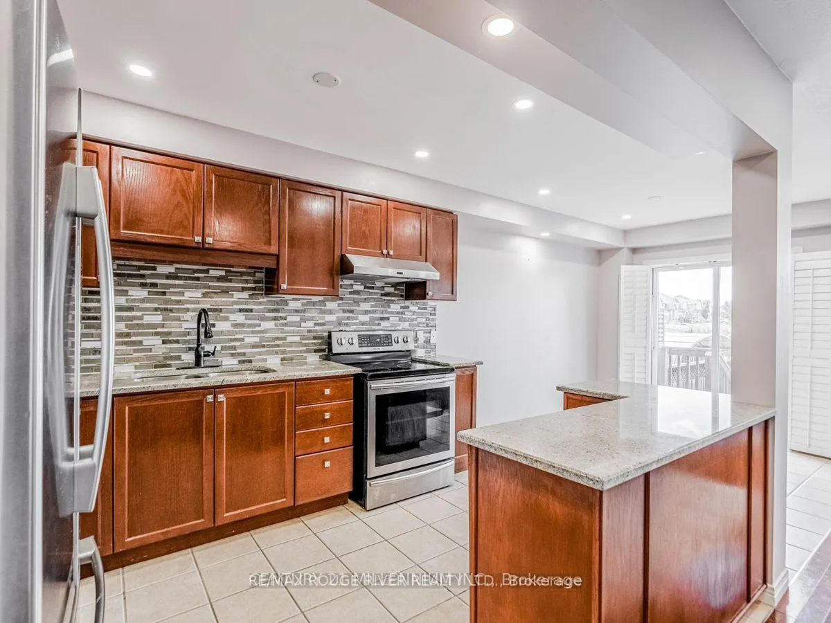 Photo 7 of 10 Fairhaven Drive, Hamilton, Stoney Creek — HOMEH