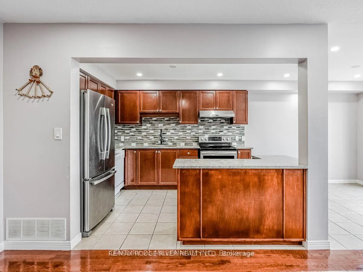 Photo 8 of 10 Fairhaven Drive, Hamilton, Stoney Creek — HOMEH