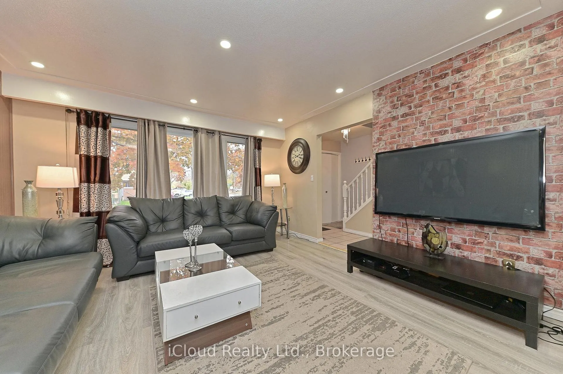 Photo 7 of 98 Riverdale Drive, Hamilton, Riverdale — HOMEH