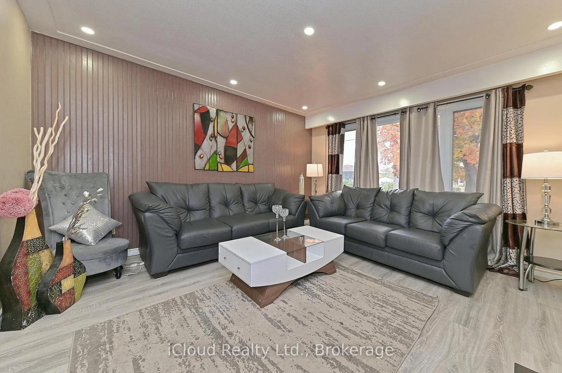 Photo 8 of 98 Riverdale Drive, Hamilton, Riverdale — HOMEH