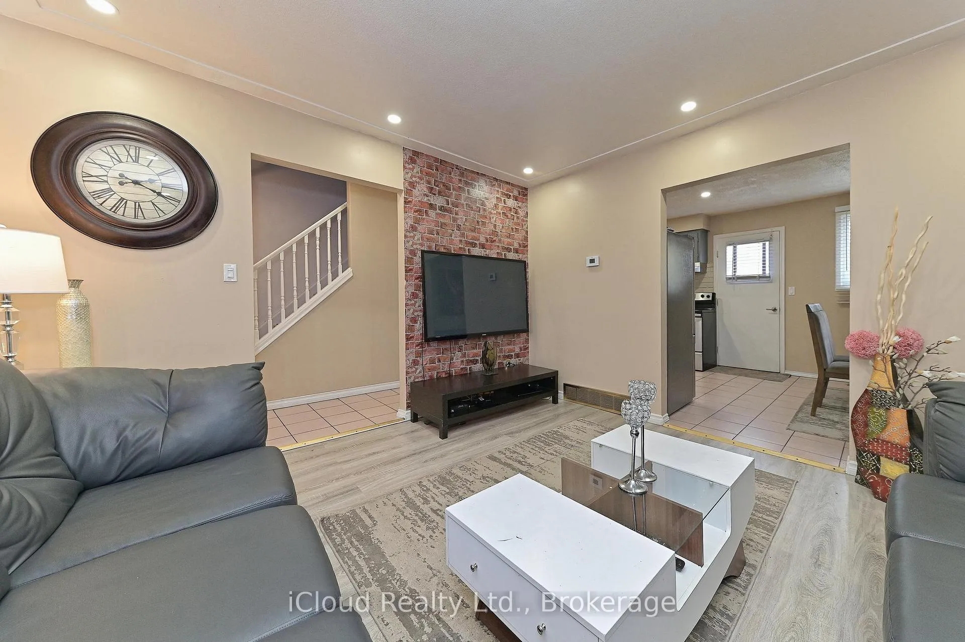 Photo 9 of 98 Riverdale Drive, Hamilton, Riverdale — HOMEH