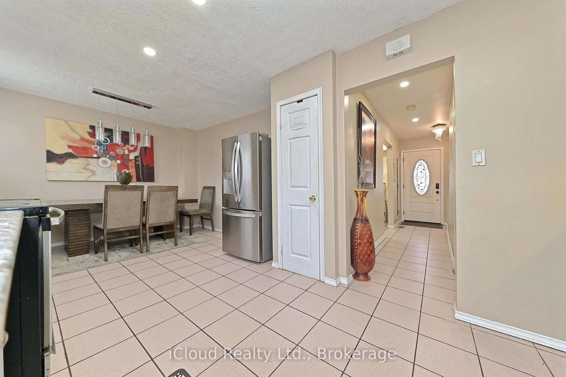 Photo 11 of 98 Riverdale Drive, Hamilton, Riverdale — HOMEH