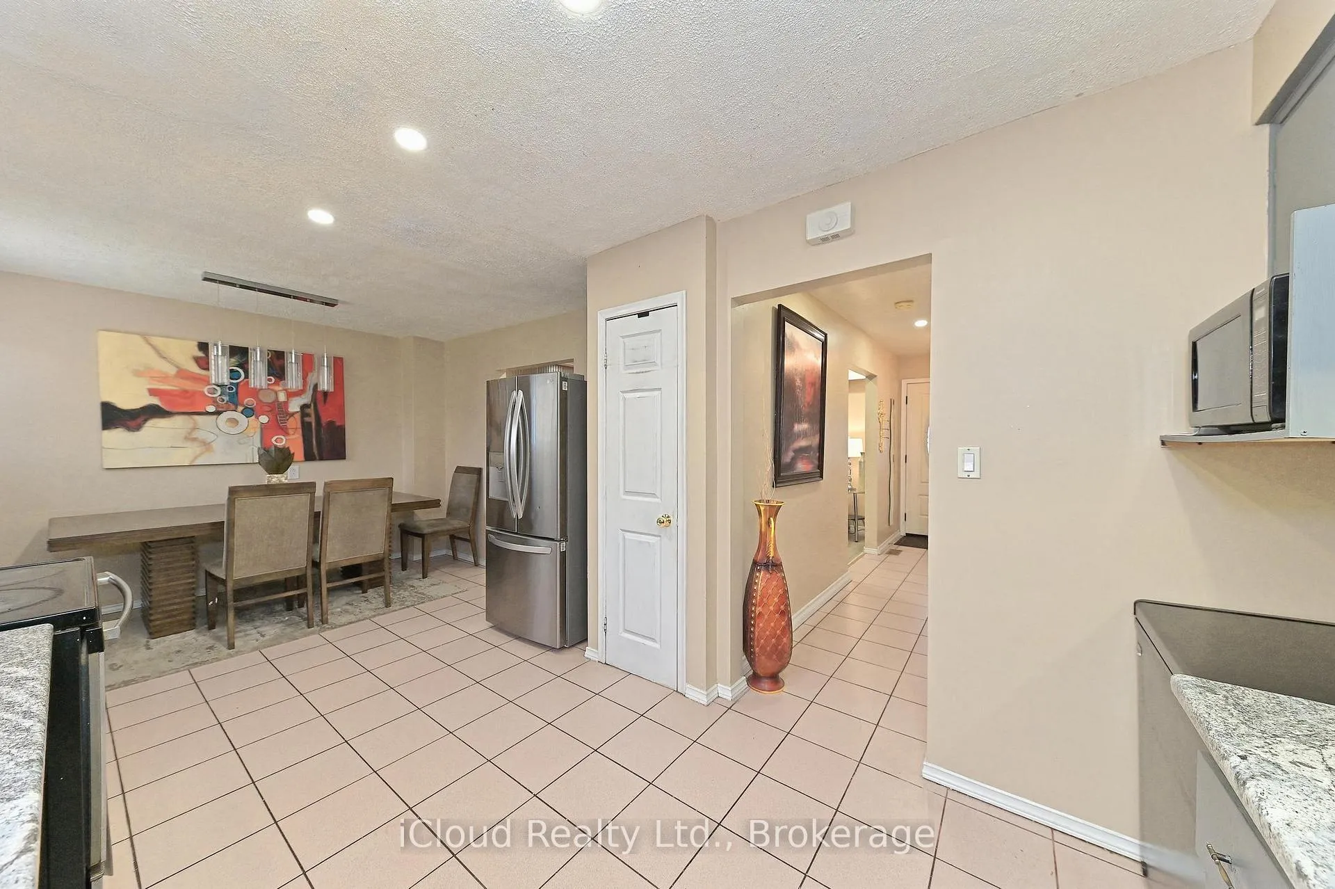Photo 12 of 98 Riverdale Drive, Hamilton, Riverdale — HOMEH