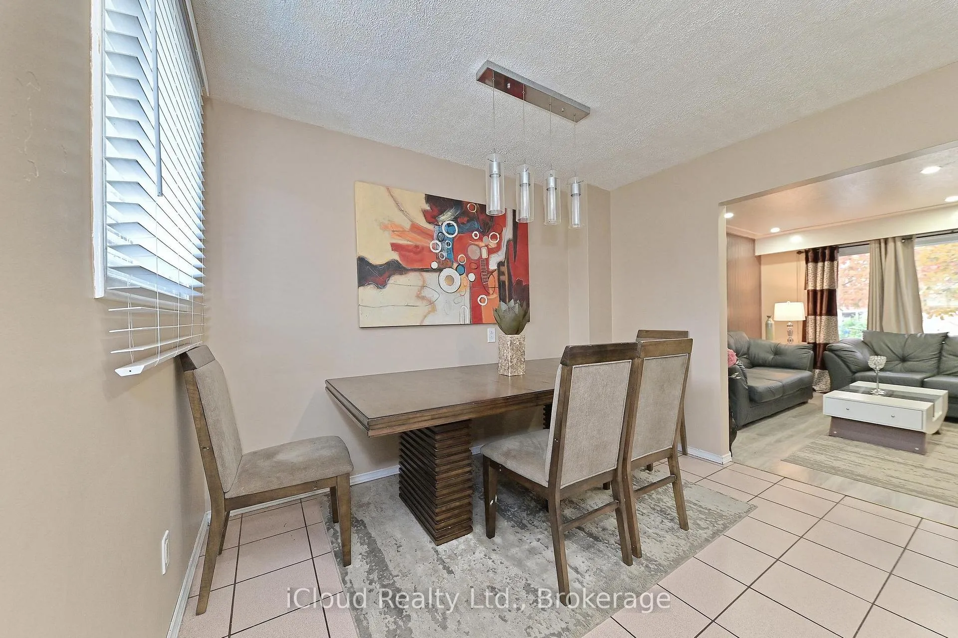 Photo 13 of 98 Riverdale Drive, Hamilton, Riverdale — HOMEH