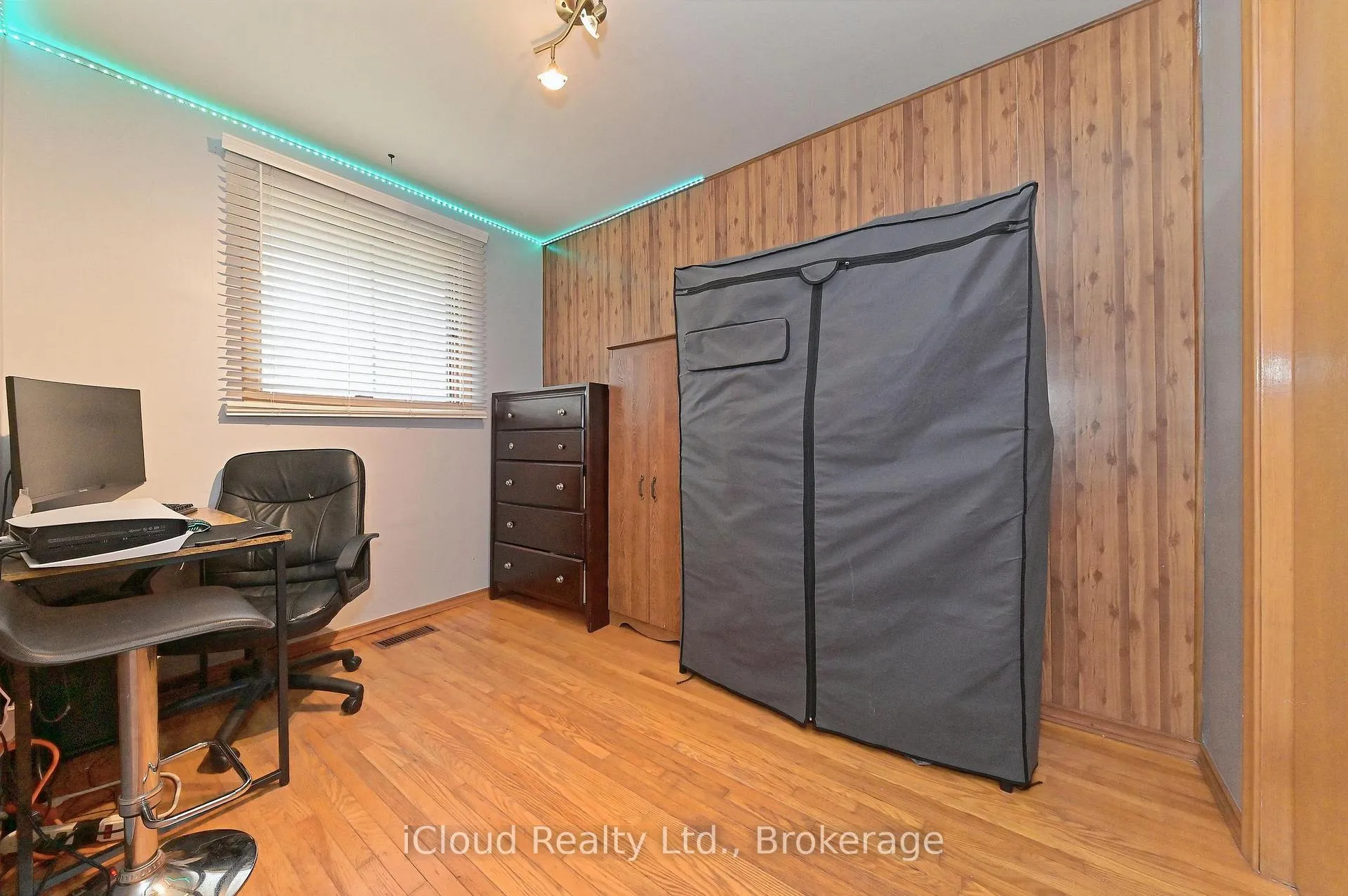 Photo 18 of 98 Riverdale Drive, Hamilton, Riverdale — HOMEH