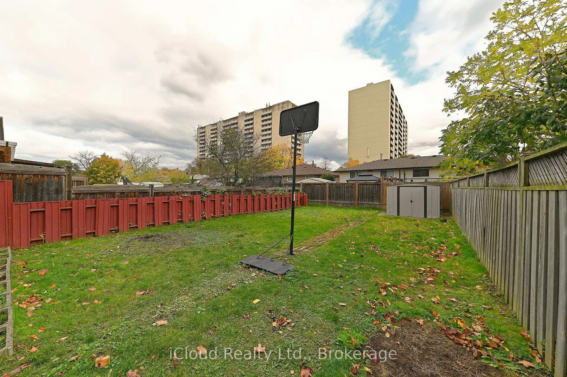 Photo 29 of 98 Riverdale Drive, Hamilton, Riverdale — HOMEH