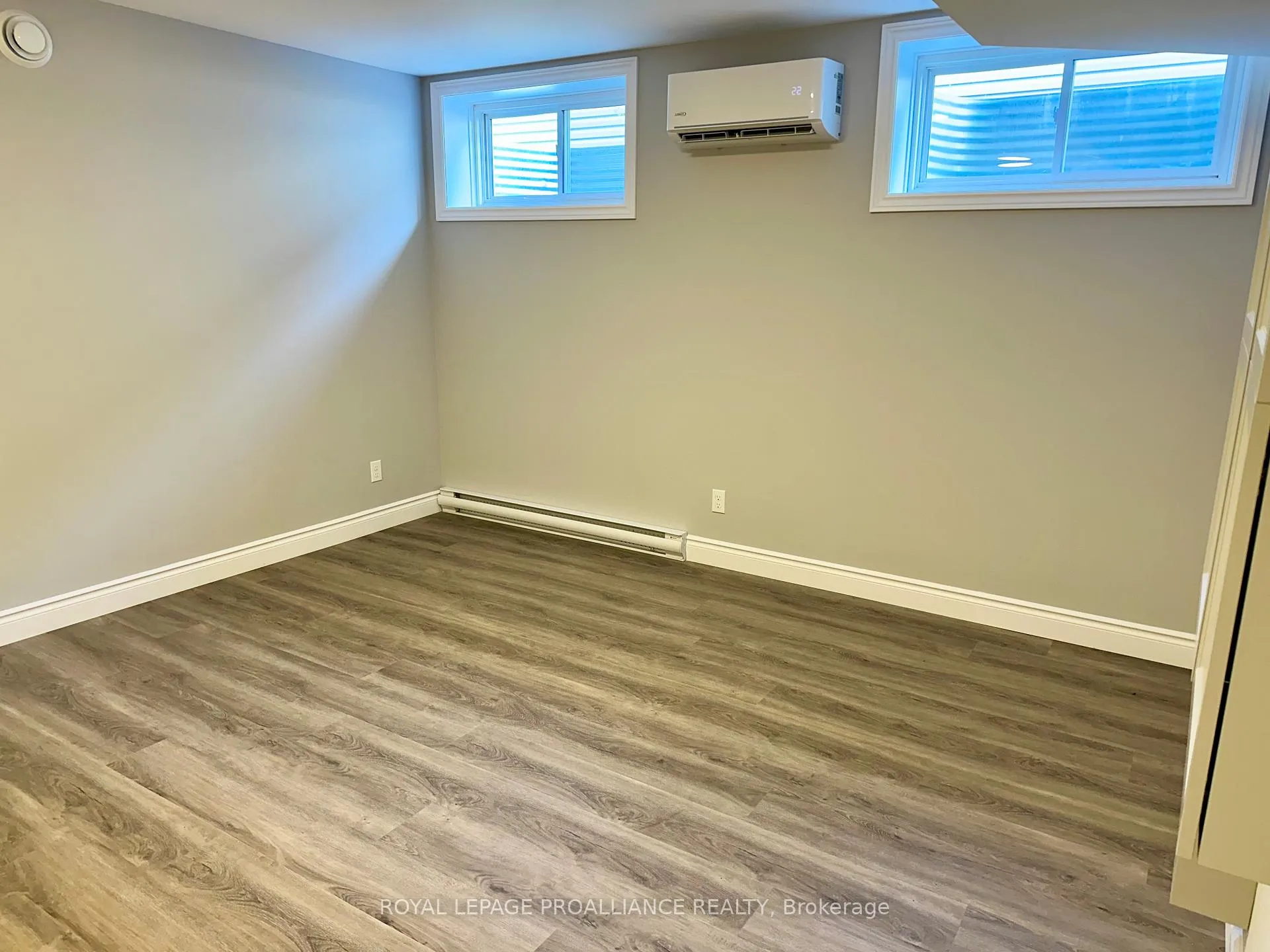 Photo 3 of 135B Sienna Avenue, Belleville, Belleville Ward — HOMEH