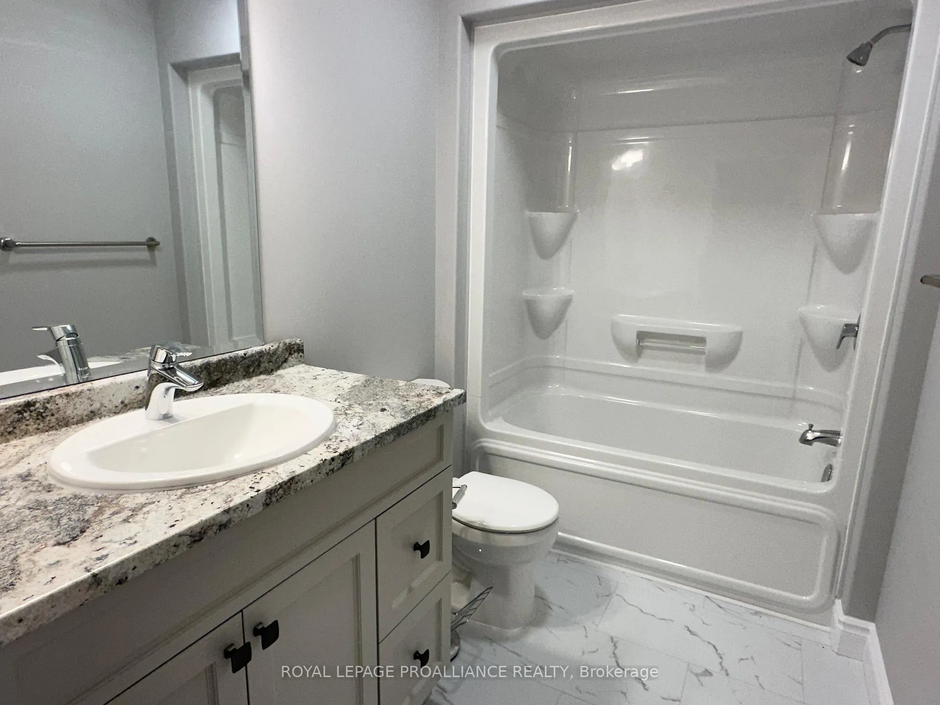 Photo 7 of 135B Sienna Avenue, Belleville, Belleville Ward — HOMEH