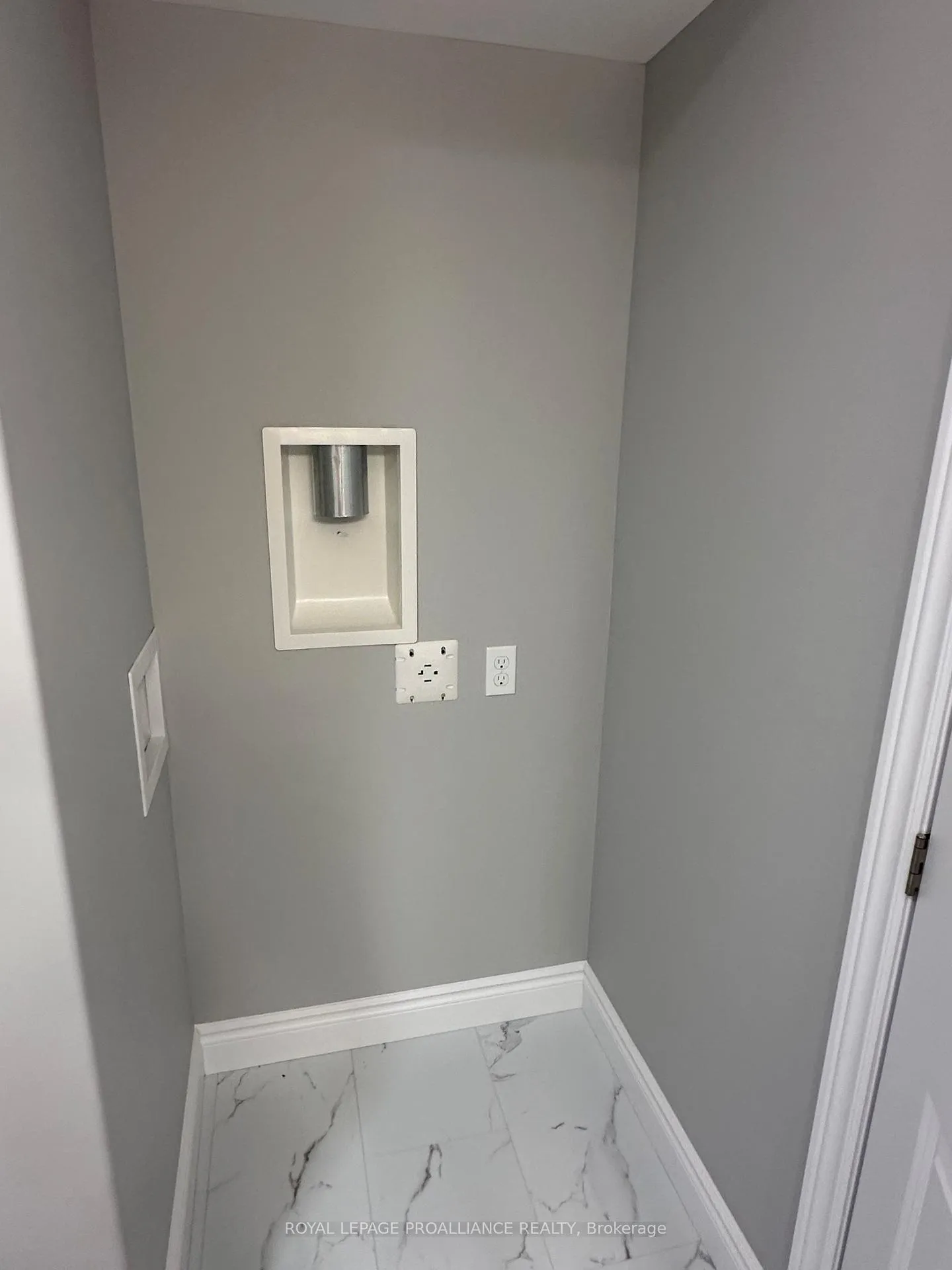 Photo 8 of 135B Sienna Avenue, Belleville, Belleville Ward — HOMEH
