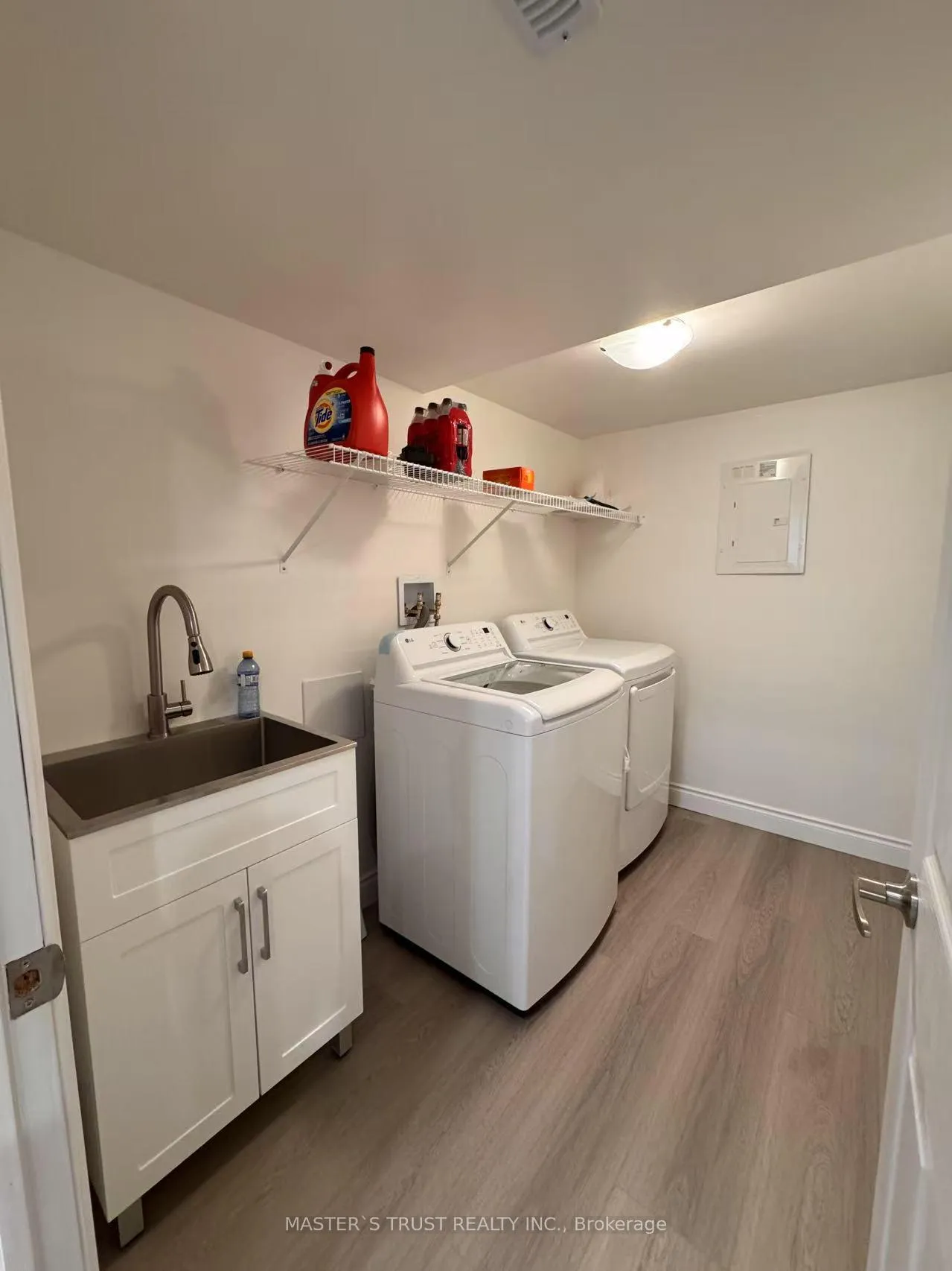Photo 4 of 60 McCann Street, Guelph, Kortright East — HOMEH