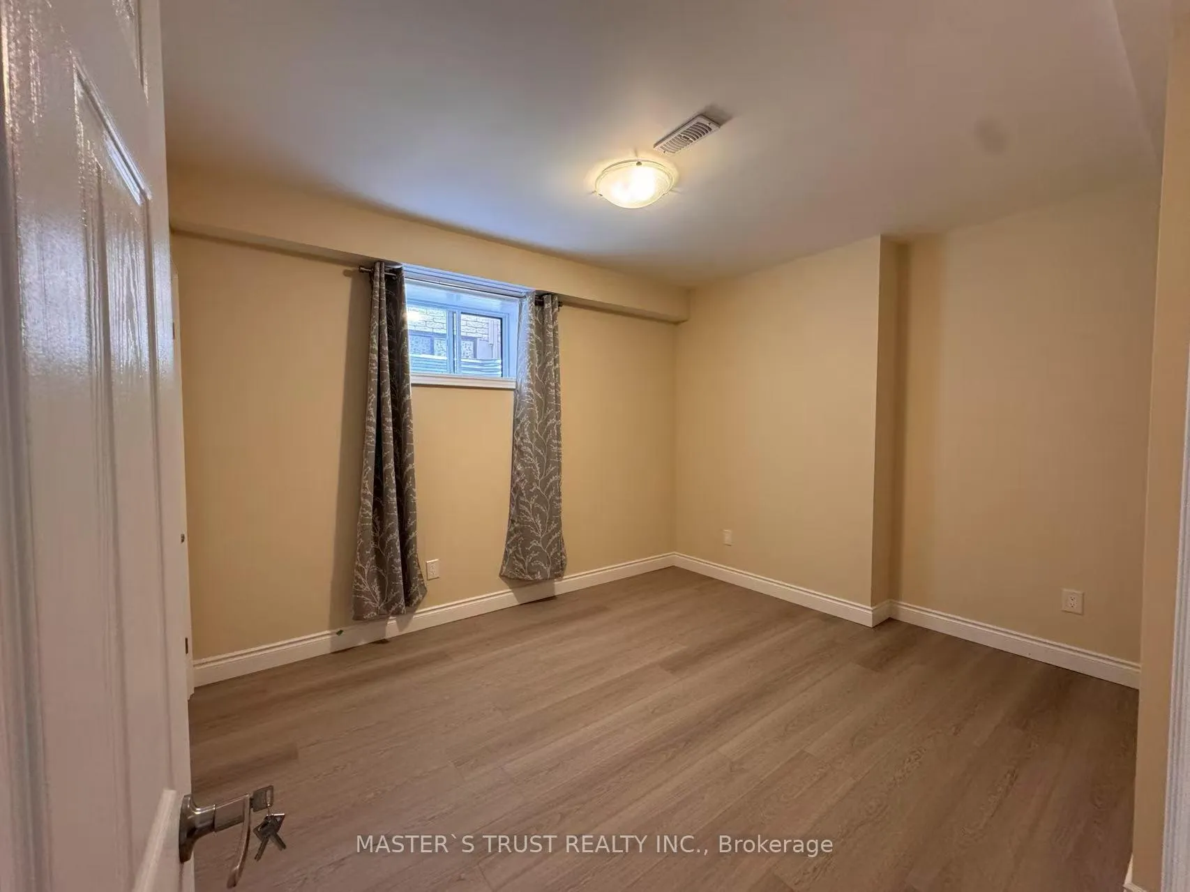 Photo 5 of 60 McCann Street, Guelph, Kortright East — HOMEH