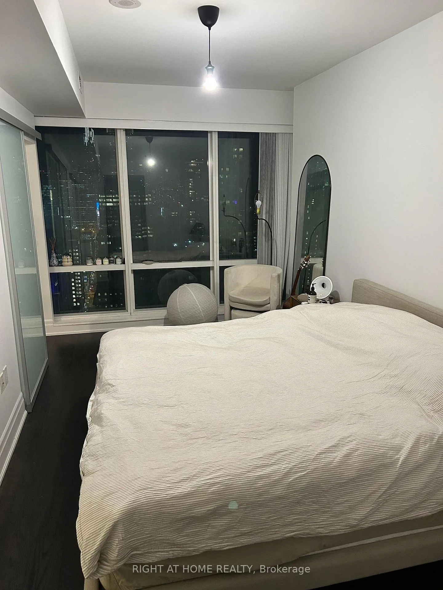 Photo 8 of Unit 4106, 8 The Esplanade, Toronto, Waterfront Communities — HOMEH
