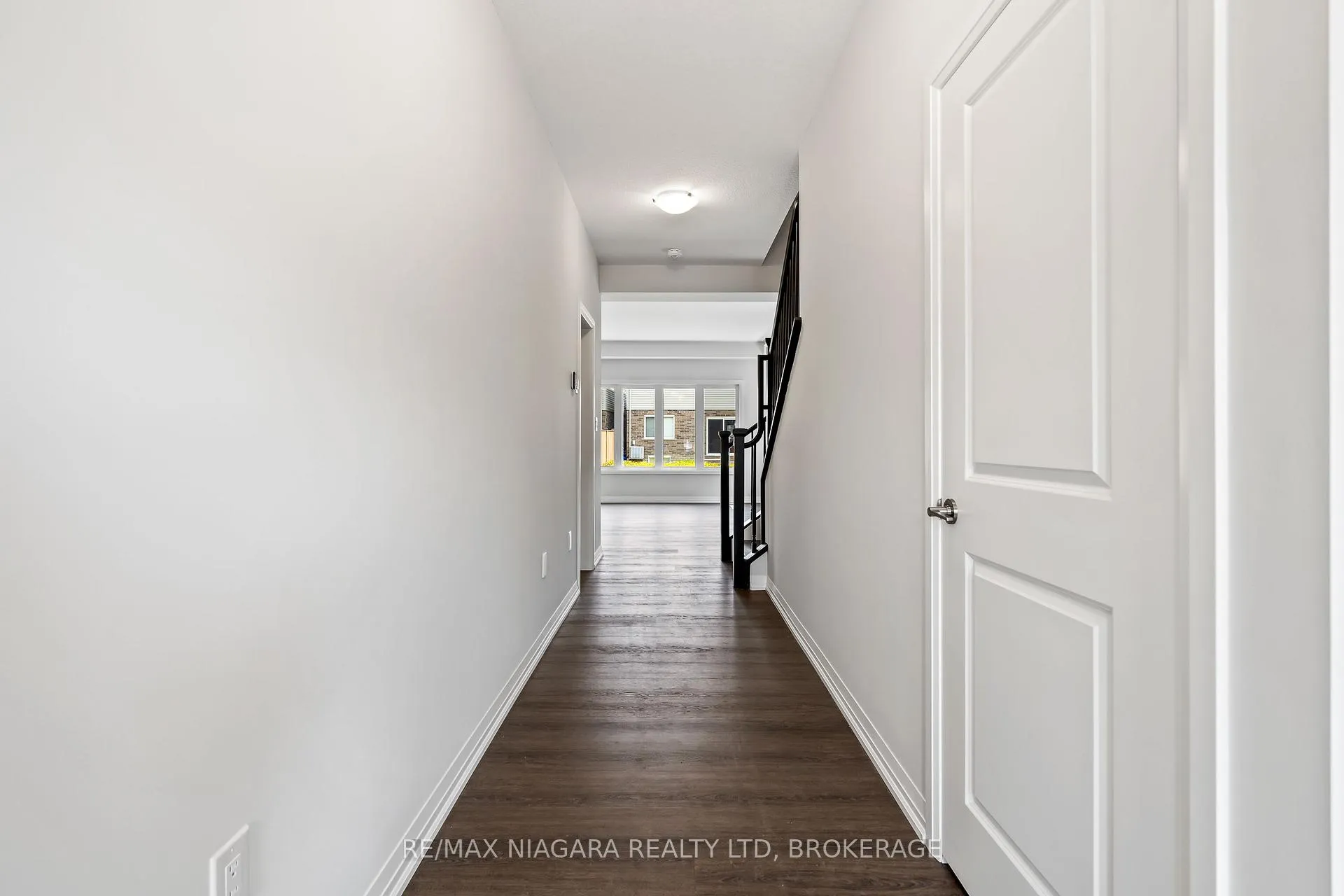 Photo 3 of Unit MAIN, 142 Bur Oak Drive, Thorold, Confederation Heights — HOMEH
