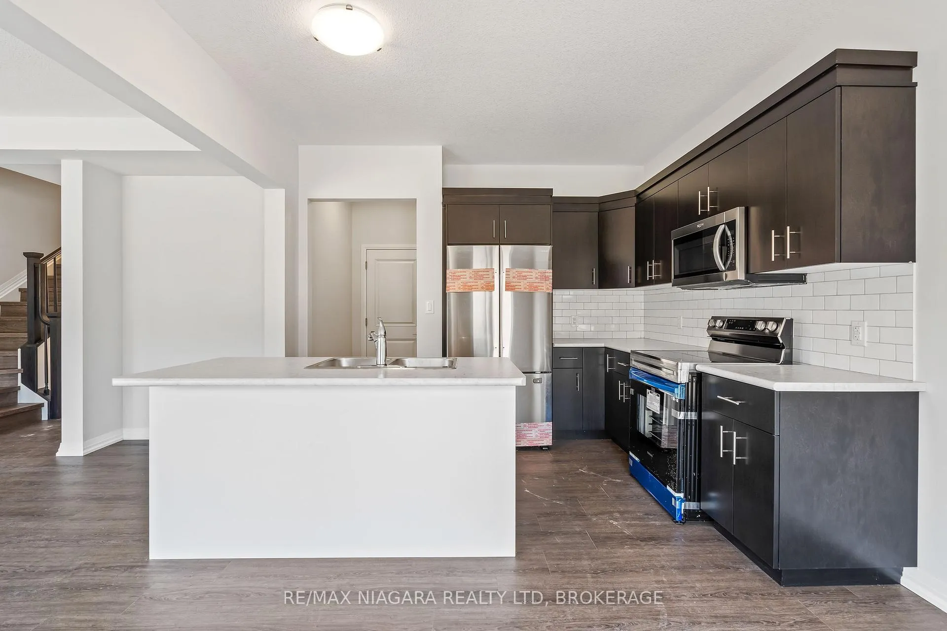 Photo 6 of Unit MAIN, 142 Bur Oak Drive, Thorold, Confederation Heights — HOMEH