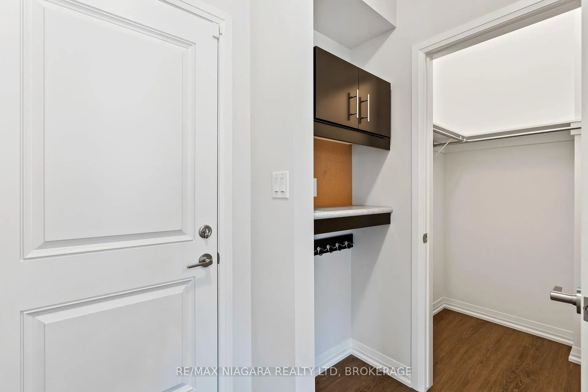 Photo 10 of Unit MAIN, 142 Bur Oak Drive, Thorold, Confederation Heights — HOMEH
