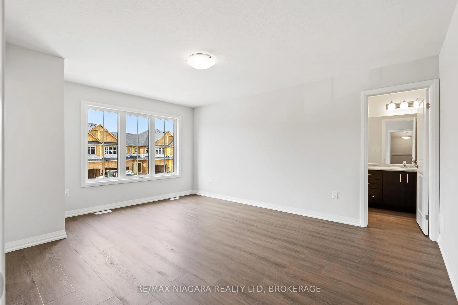 Photo 11 of Unit MAIN, 142 Bur Oak Drive, Thorold, Confederation Heights — HOMEH