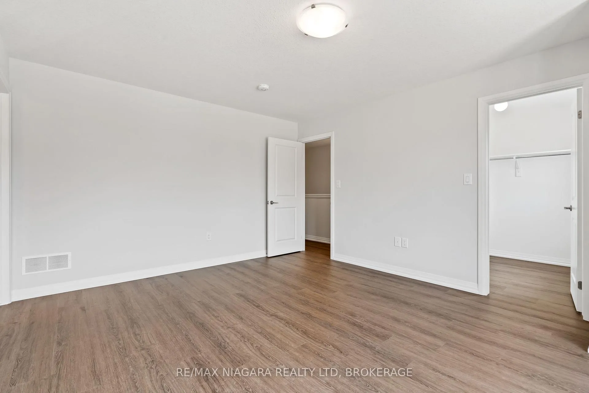 Photo 12 of Unit MAIN, 142 Bur Oak Drive, Thorold, Confederation Heights — HOMEH