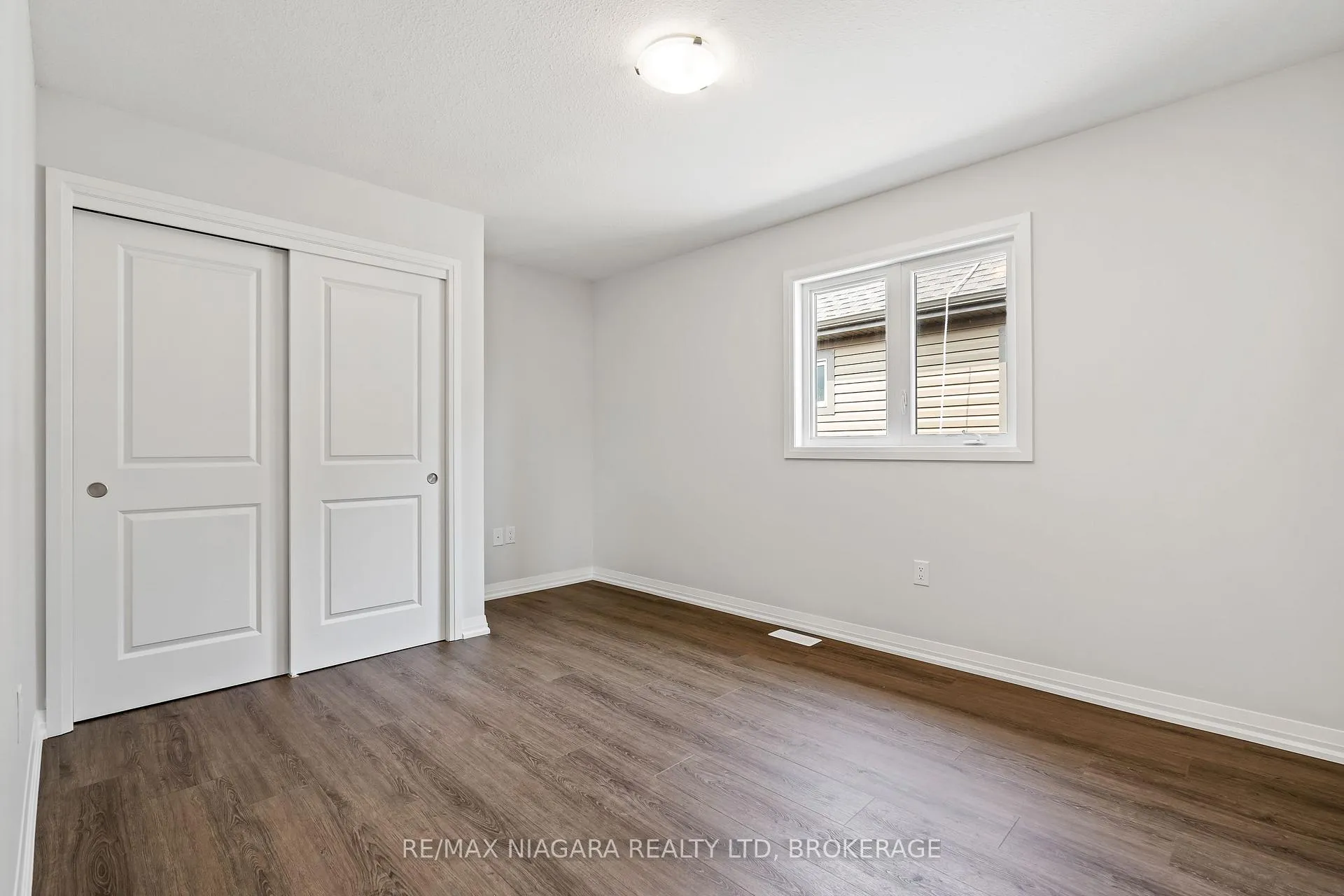 Photo 16 of Unit MAIN, 142 Bur Oak Drive, Thorold, Confederation Heights — HOMEH