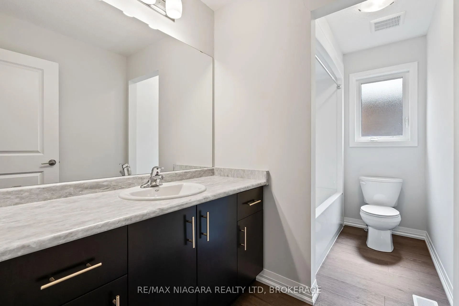 Photo 17 of Unit MAIN, 142 Bur Oak Drive, Thorold, Confederation Heights — HOMEH