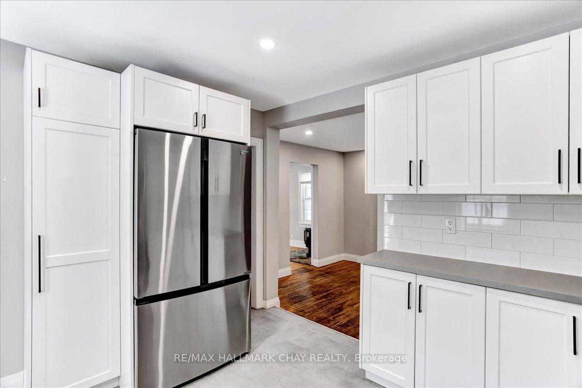 Photo 13 of 14 Grove Street E, Barrie, Wellington — HOMEH