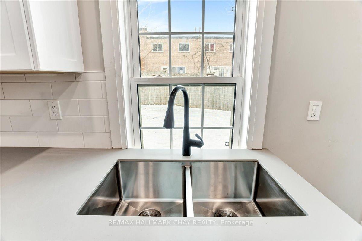 Photo 15 of 14 Grove Street E, Barrie, Wellington — HOMEH