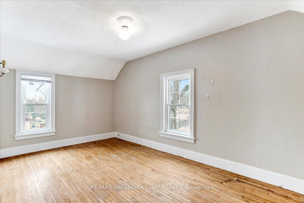 Photo 18 of 14 Grove Street E, Barrie, Wellington — HOMEH