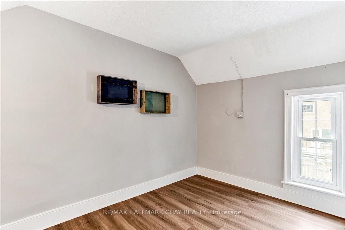 Photo 24 of 14 Grove Street E, Barrie, Wellington — HOMEH