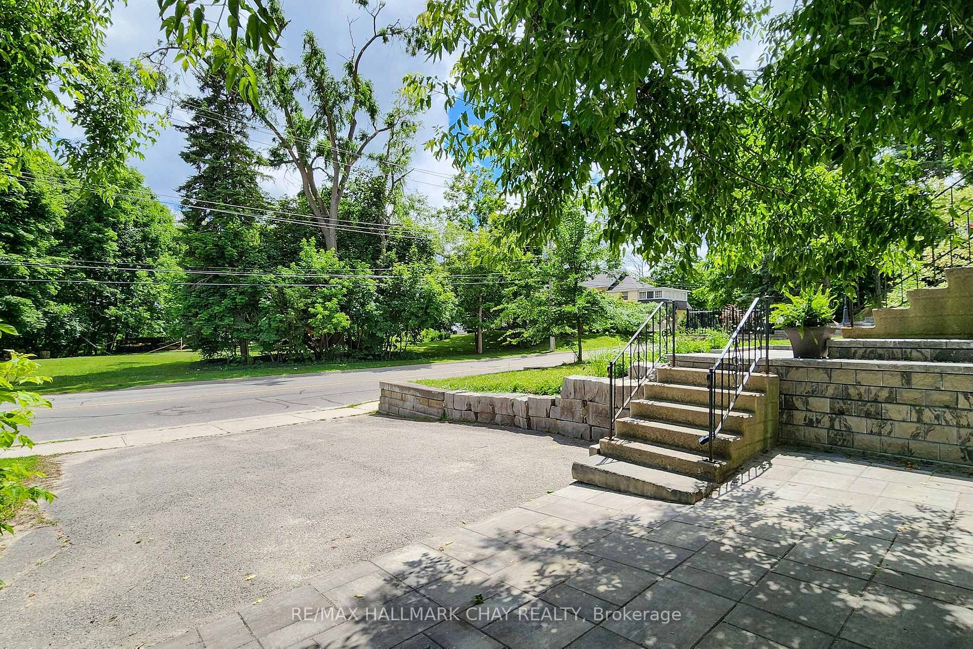 Photo 4 of 40 Wellington Street E, Barrie, Wellington — HOMEH