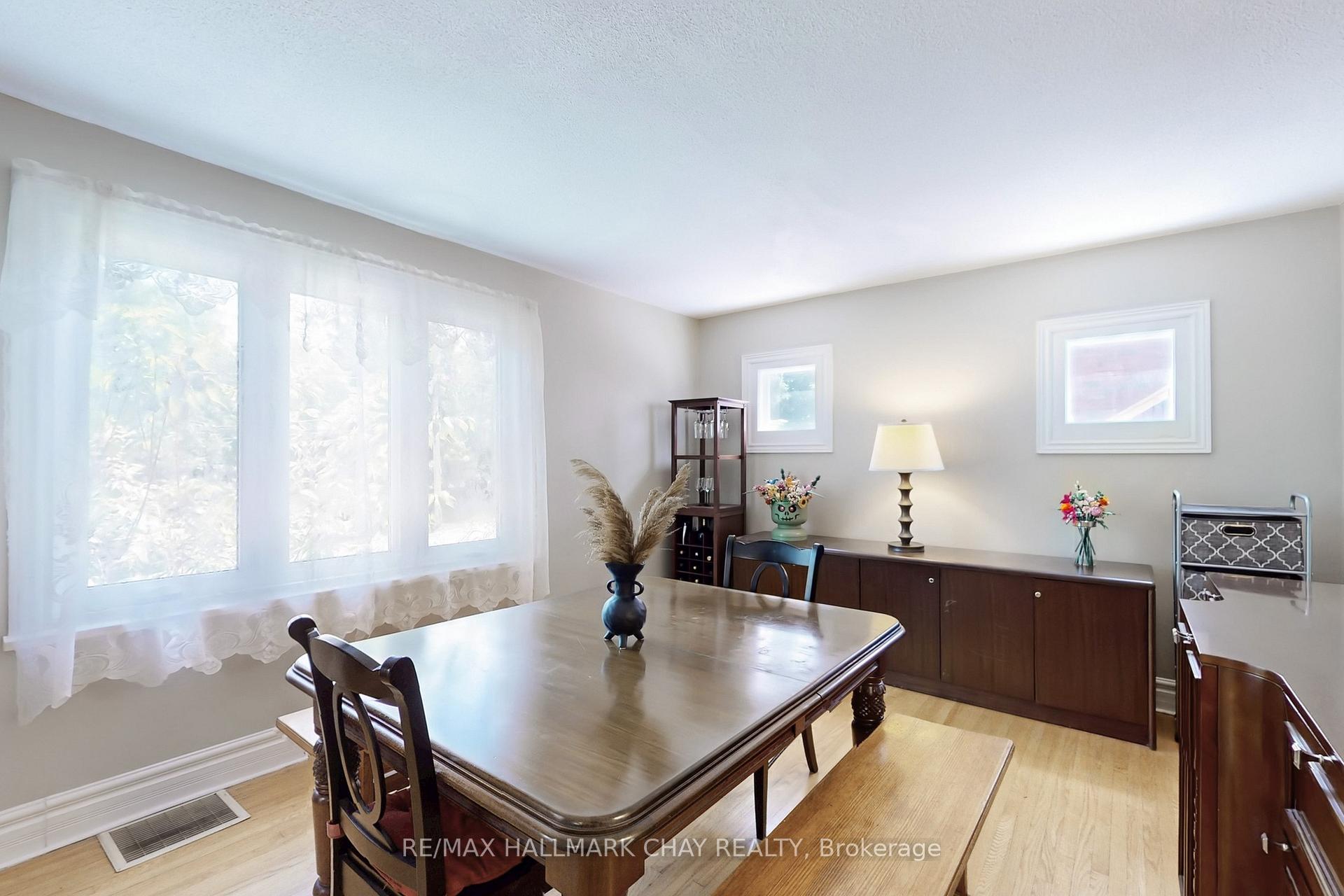 Photo 8 of 40 Wellington Street E, Barrie, Wellington — HOMEH