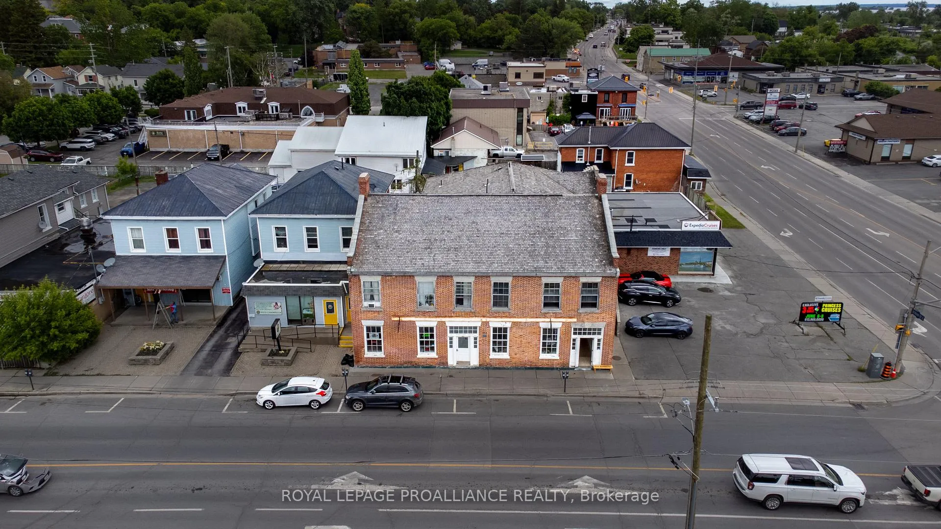 Photo 4 of Unit 4, 145 Pinnacle Street, Belleville, Thurlow Ward — HOMEH