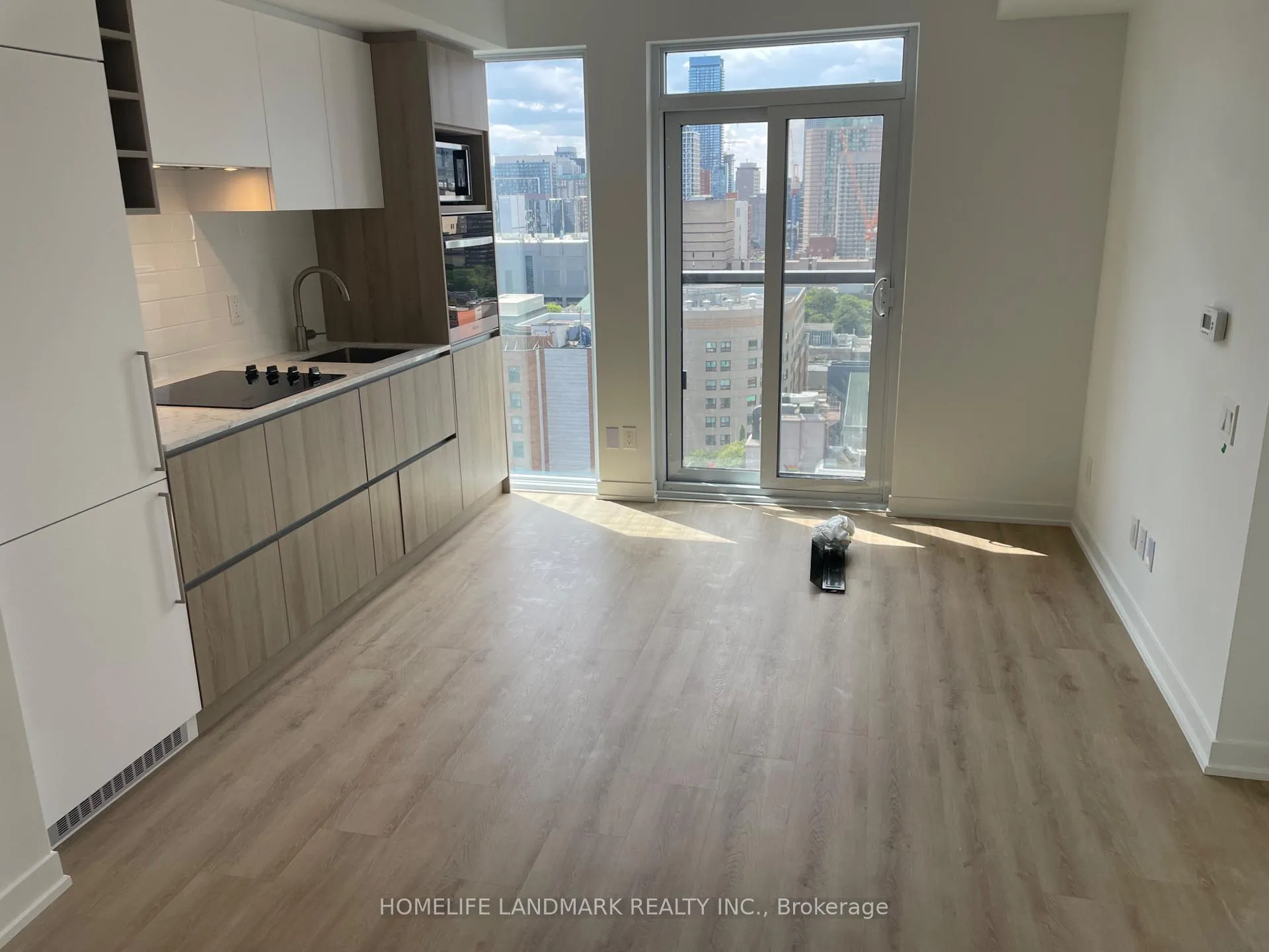Photo 5 of Unit 2005, 319 Jarvis Street, Toronto, Church-Yonge Corridor — HOMEH