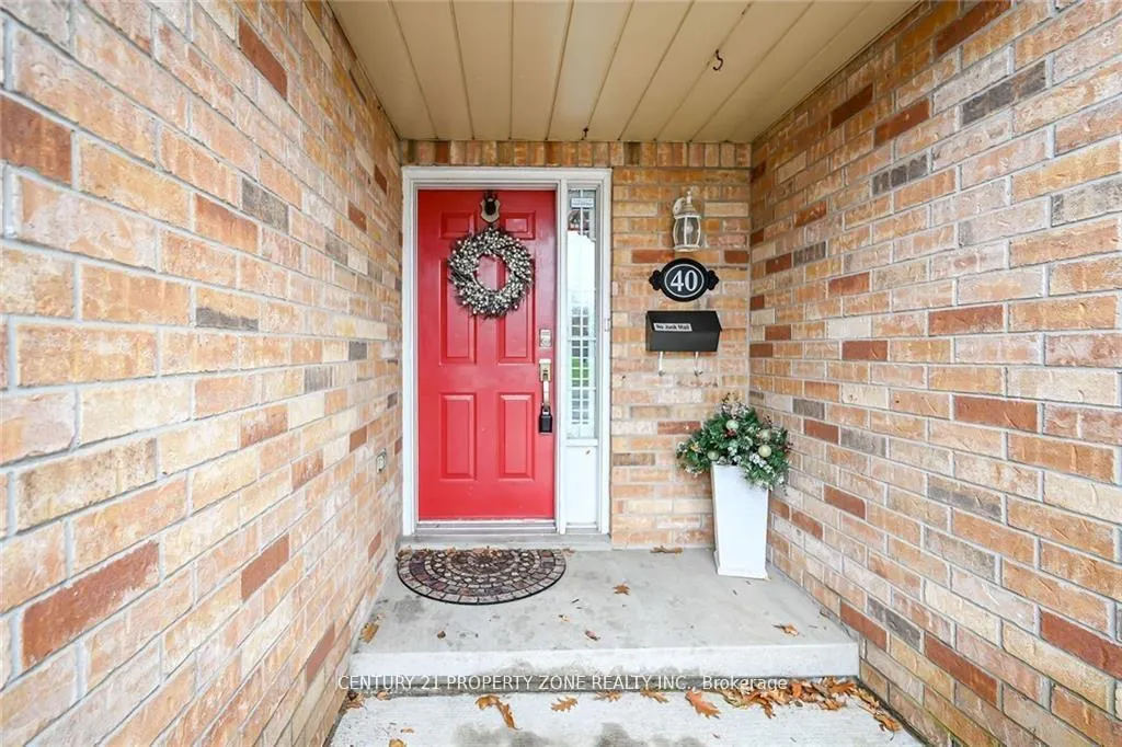 Photo 2 of 40 Frances Avenue, Hamilton, Stoney Creek — HOMEH