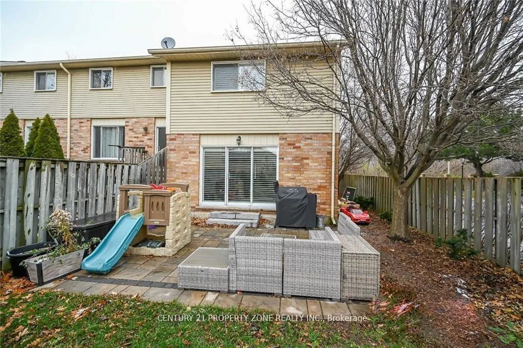 Photo 21 of 40 Frances Avenue, Hamilton, Stoney Creek — HOMEH