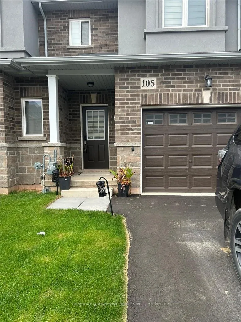 Front of 105 Pinot Crescent