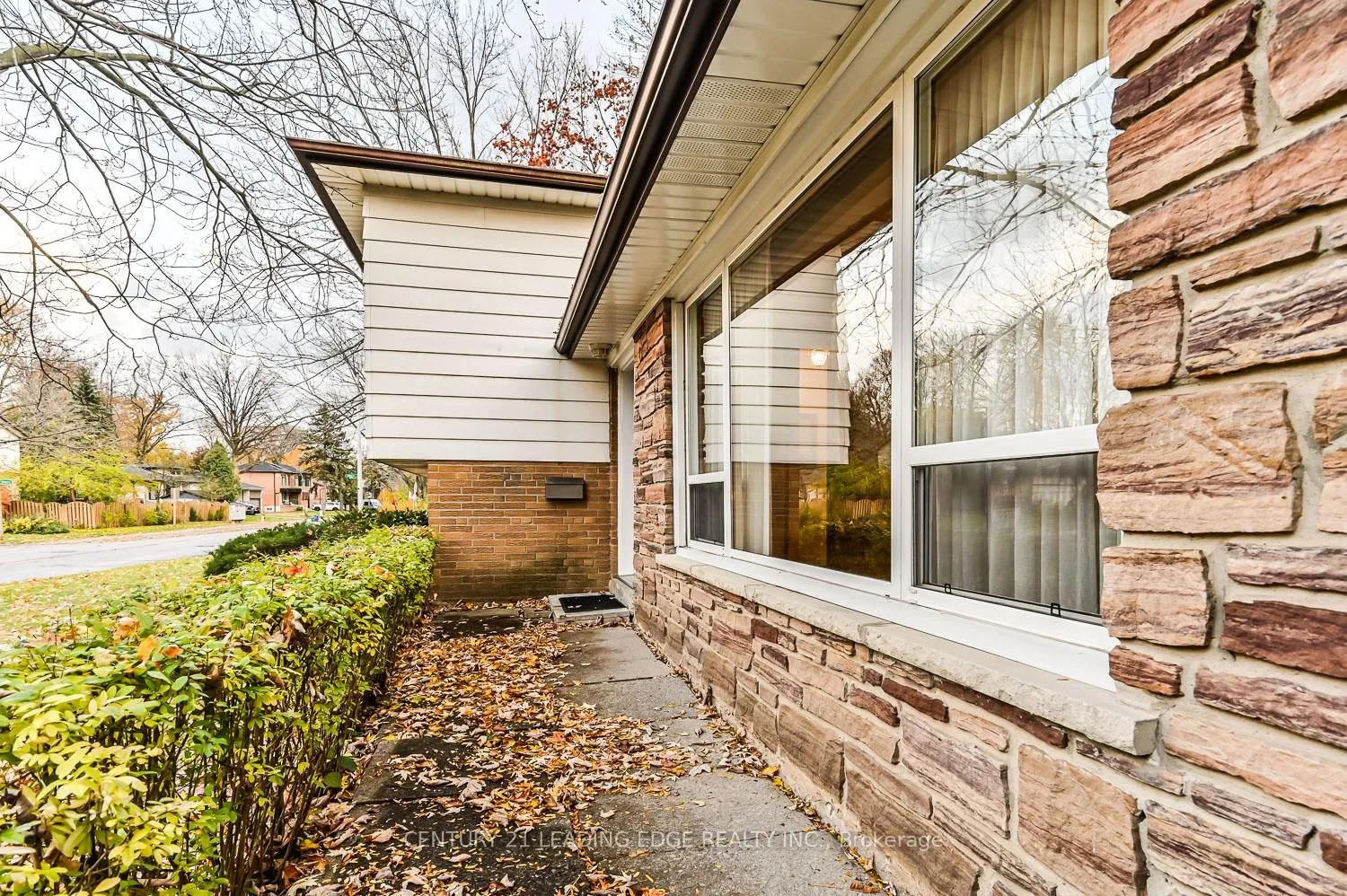 Photo 4 of 12 Pratt Circle, Markham, Unionville — HOMEH