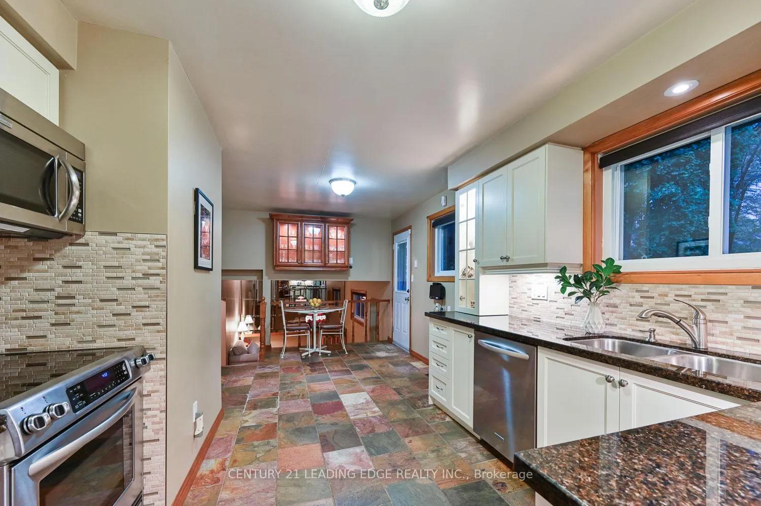 Photo 13 of 12 Pratt Circle, Markham, Unionville — HOMEH
