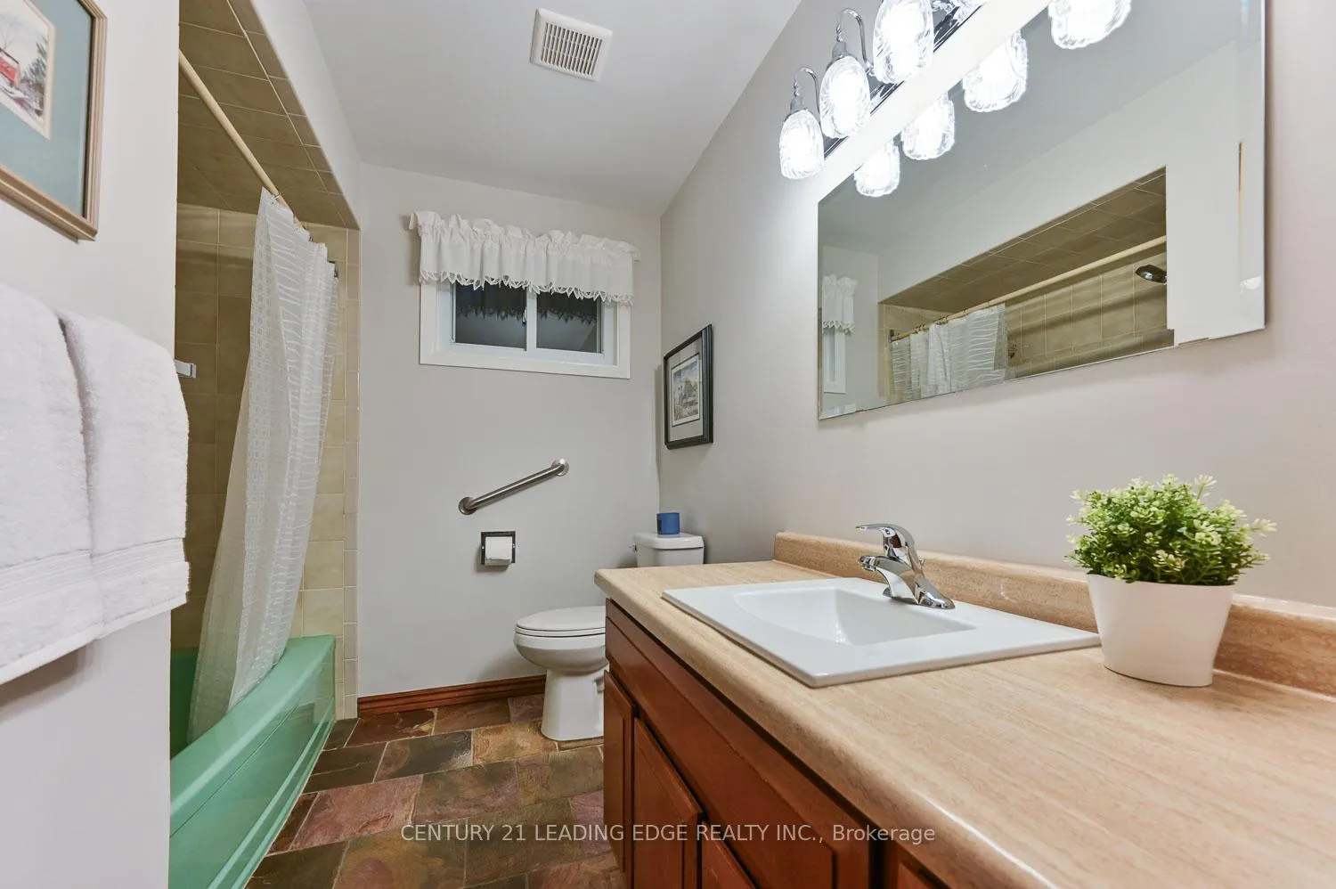 Photo 20 of 12 Pratt Circle, Markham, Unionville — HOMEH