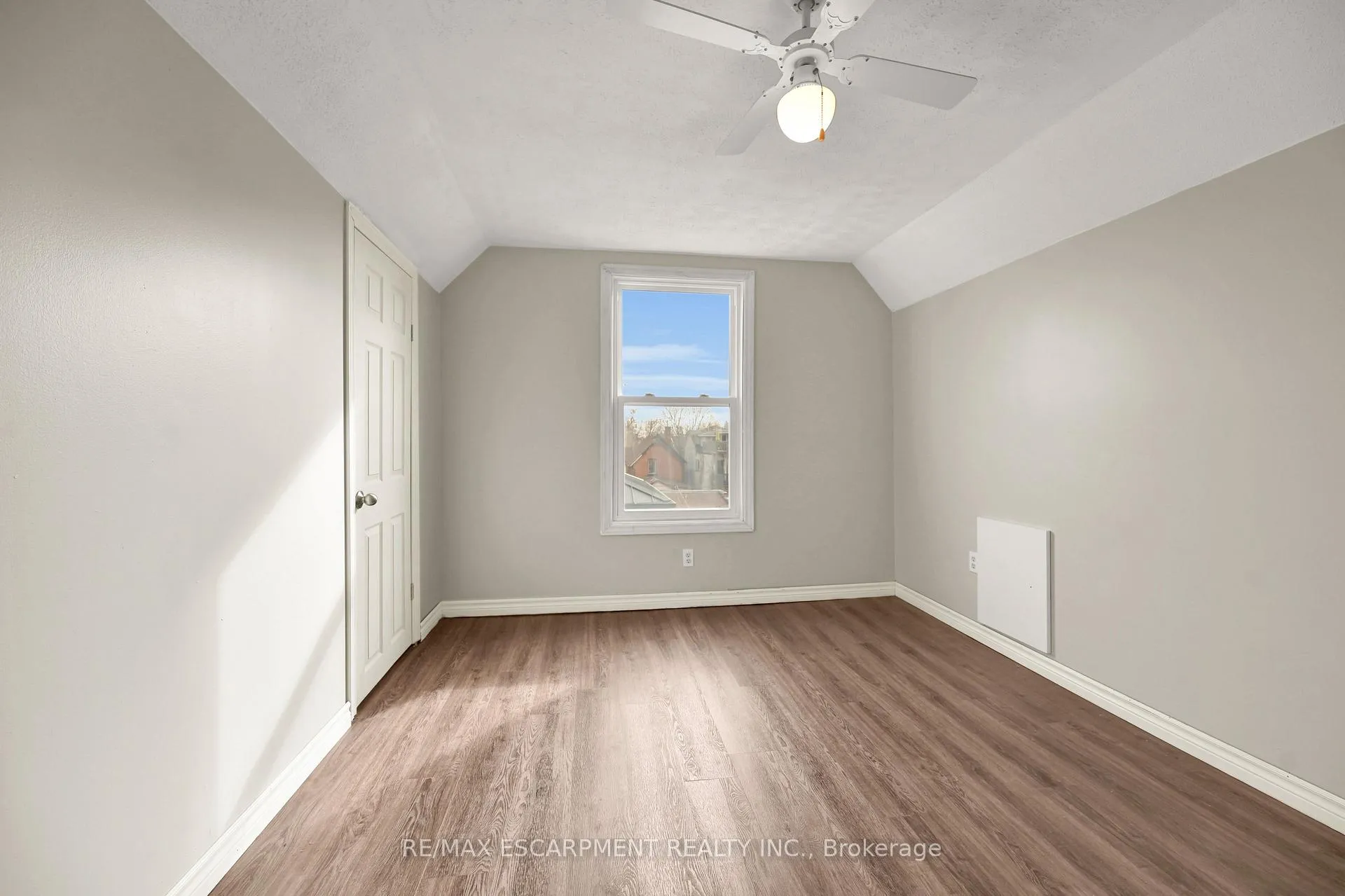 Photo 8 of 90 West Avenue N, Hamilton, Beasley — HOMEH